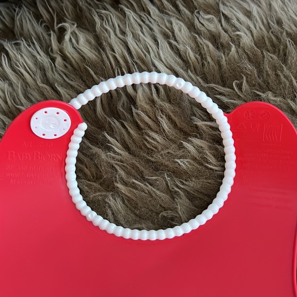 Red Baby bjorn baby bib - Picture 4 of 5